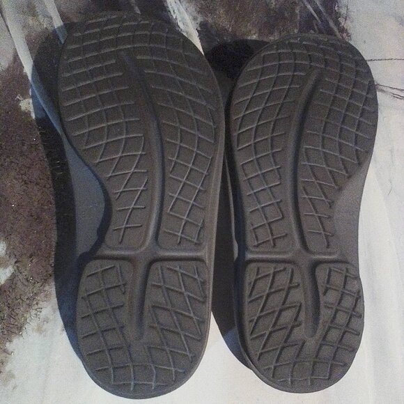 Oofos Unisex sandal. - Picture 4 of 4